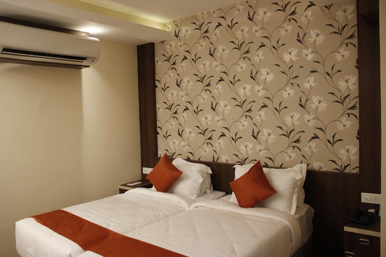 Regenta Inn Larica Kolkata Bagian luar foto