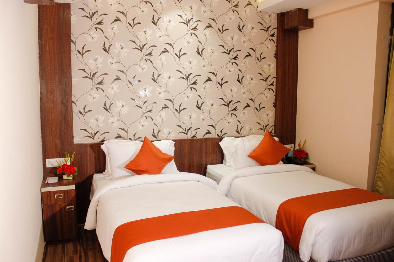 Regenta Inn Larica Kolkata Bagian luar foto