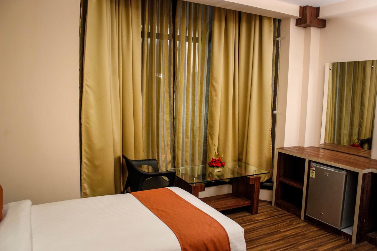 Regenta Inn Larica Kolkata Bagian luar foto