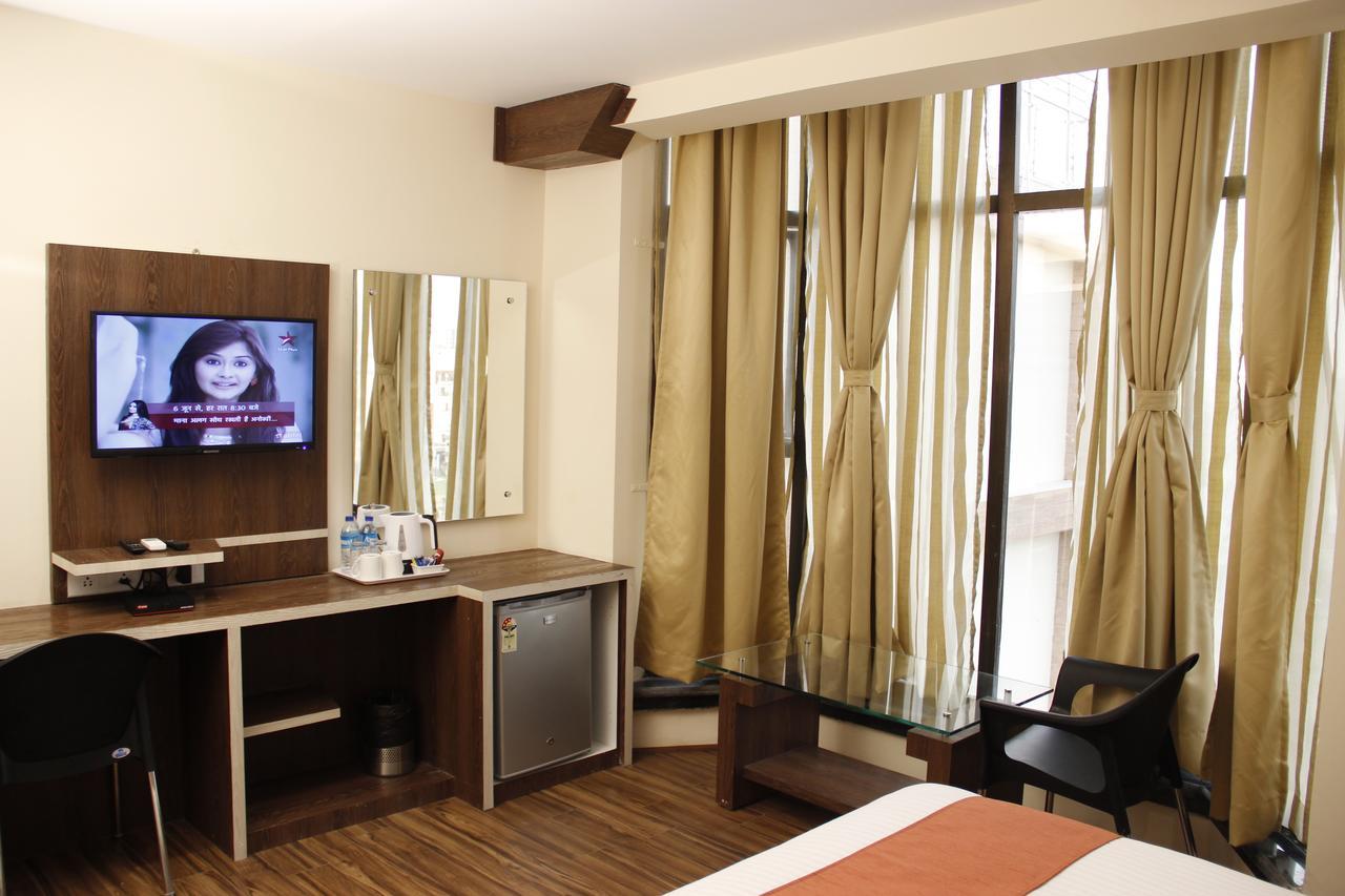 Regenta Inn Larica Kolkata Bagian luar foto