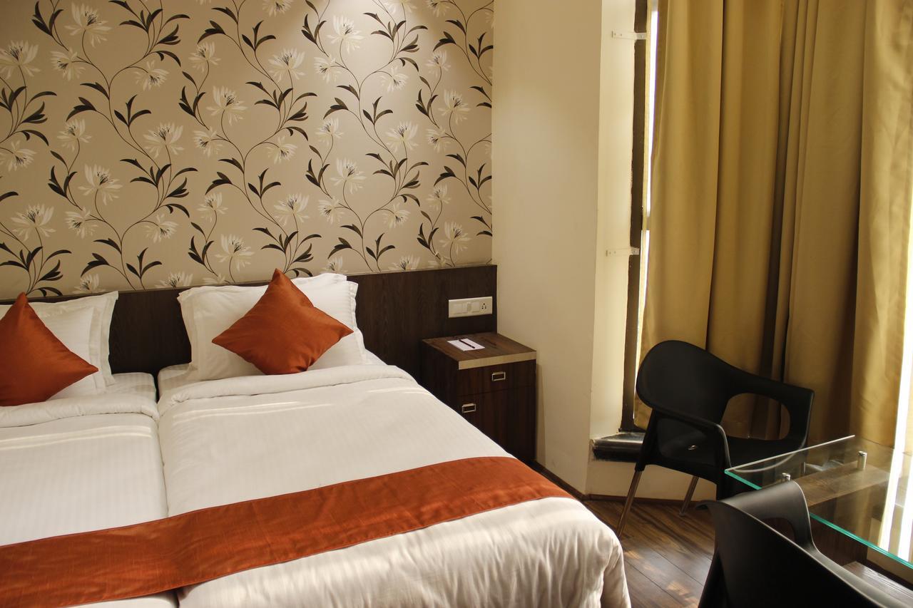Regenta Inn Larica Kolkata Bagian luar foto