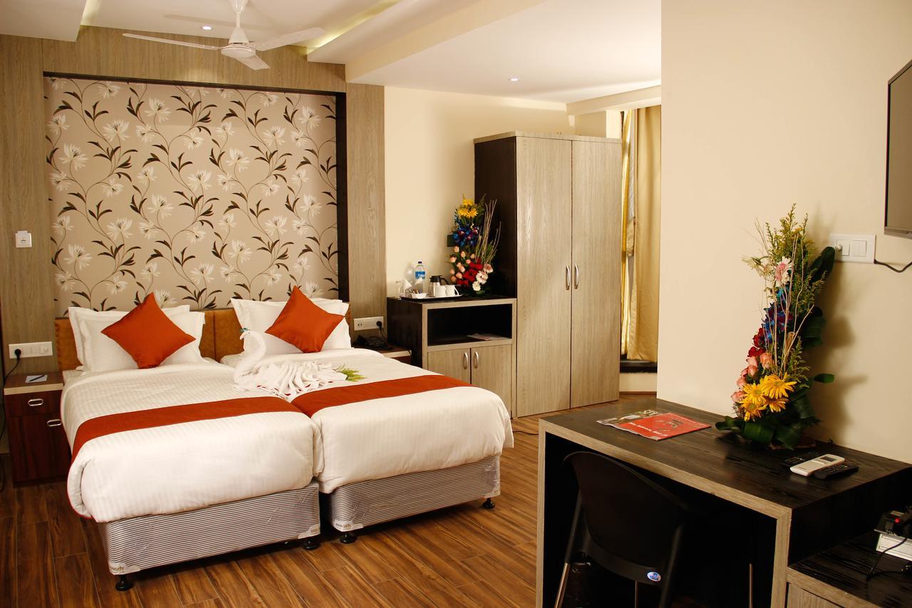 Regenta Inn Larica Kolkata Bagian luar foto