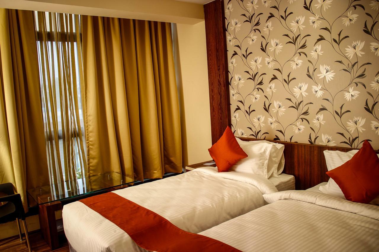 Regenta Inn Larica Kolkata Bagian luar foto