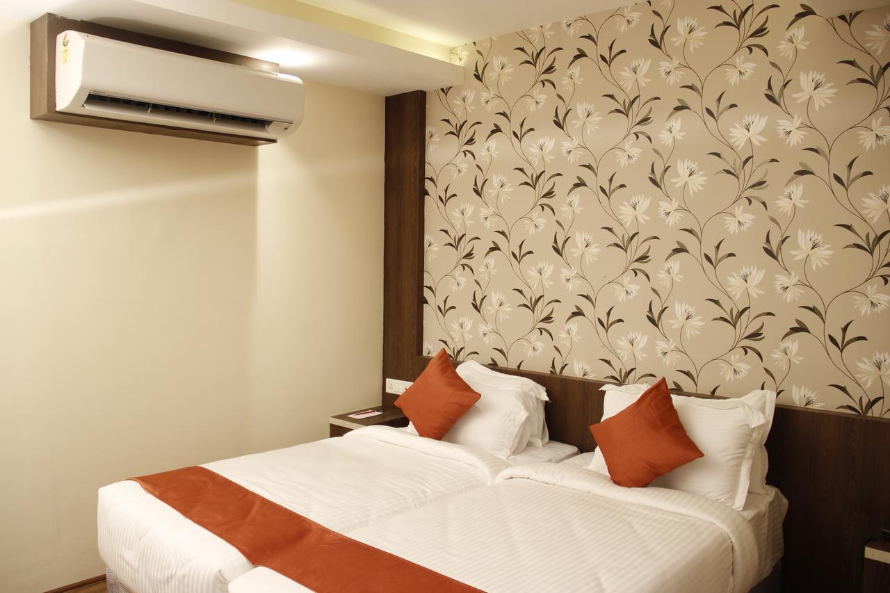 Regenta Inn Larica Kolkata Bagian luar foto