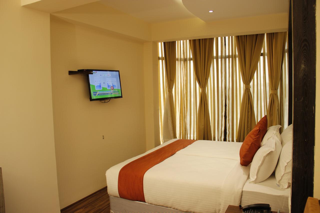 Regenta Inn Larica Kolkata Bagian luar foto