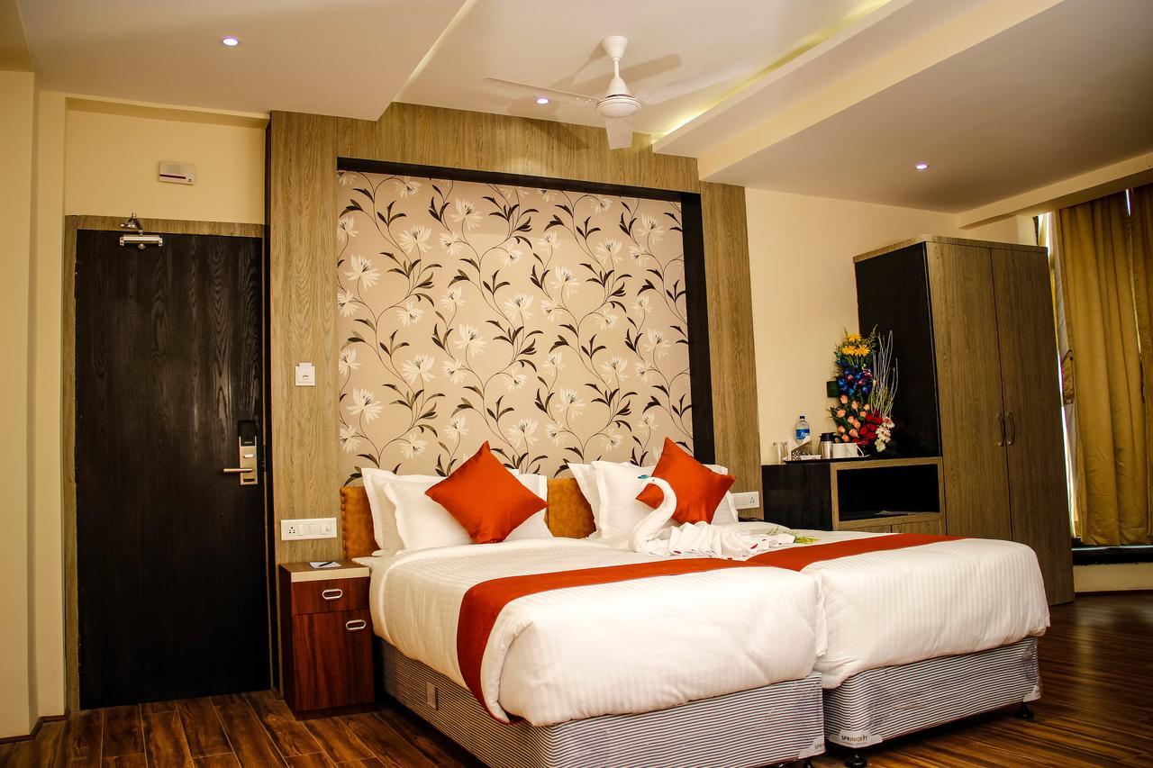 Regenta Inn Larica Kolkata Bagian luar foto