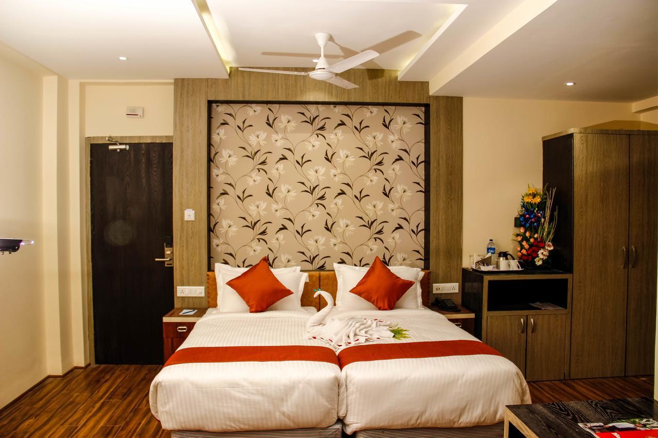 Regenta Inn Larica Kolkata Bagian luar foto