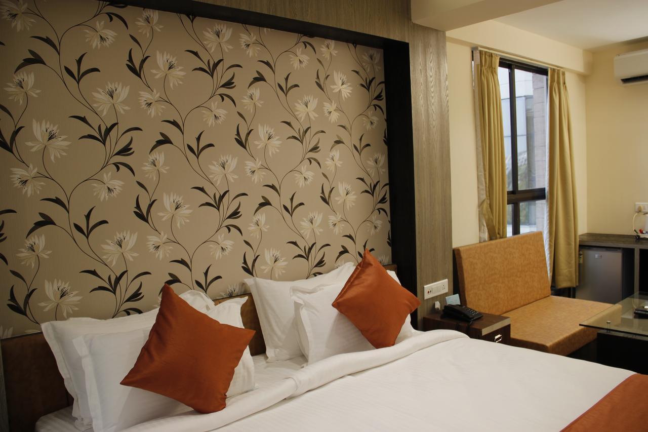 Regenta Inn Larica Kolkata Bagian luar foto