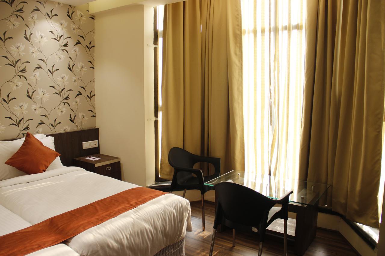 Regenta Inn Larica Kolkata Bagian luar foto