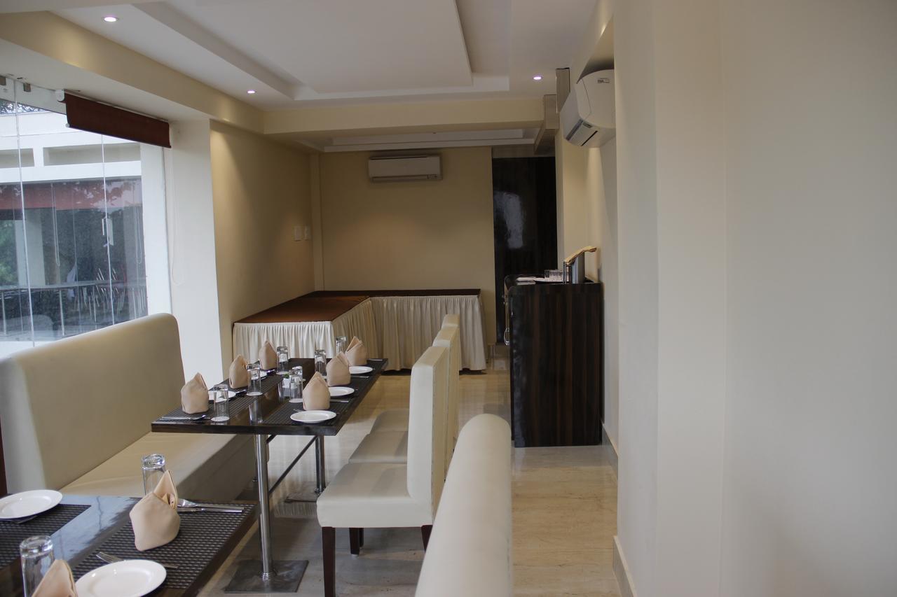 Regenta Inn Larica Kolkata Bagian luar foto
