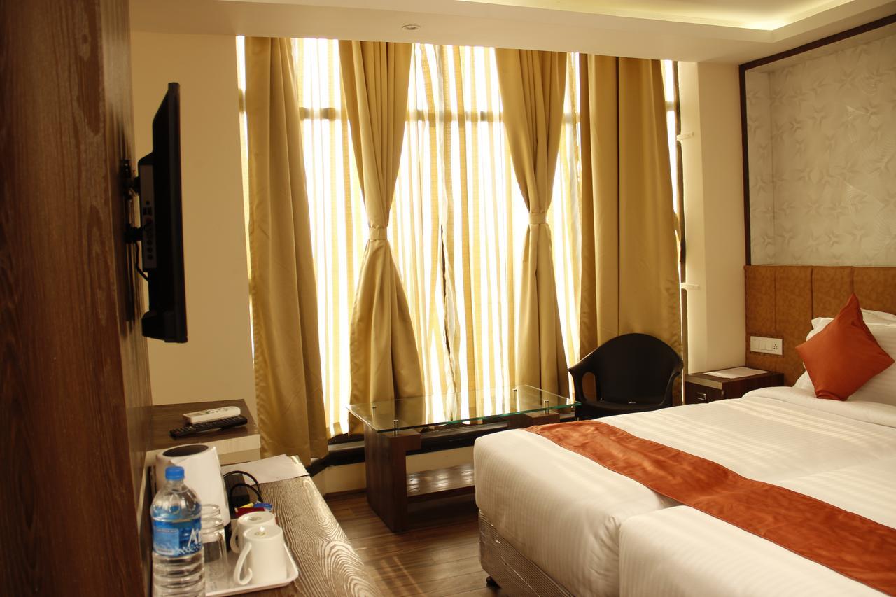 Regenta Inn Larica Kolkata Bagian luar foto
