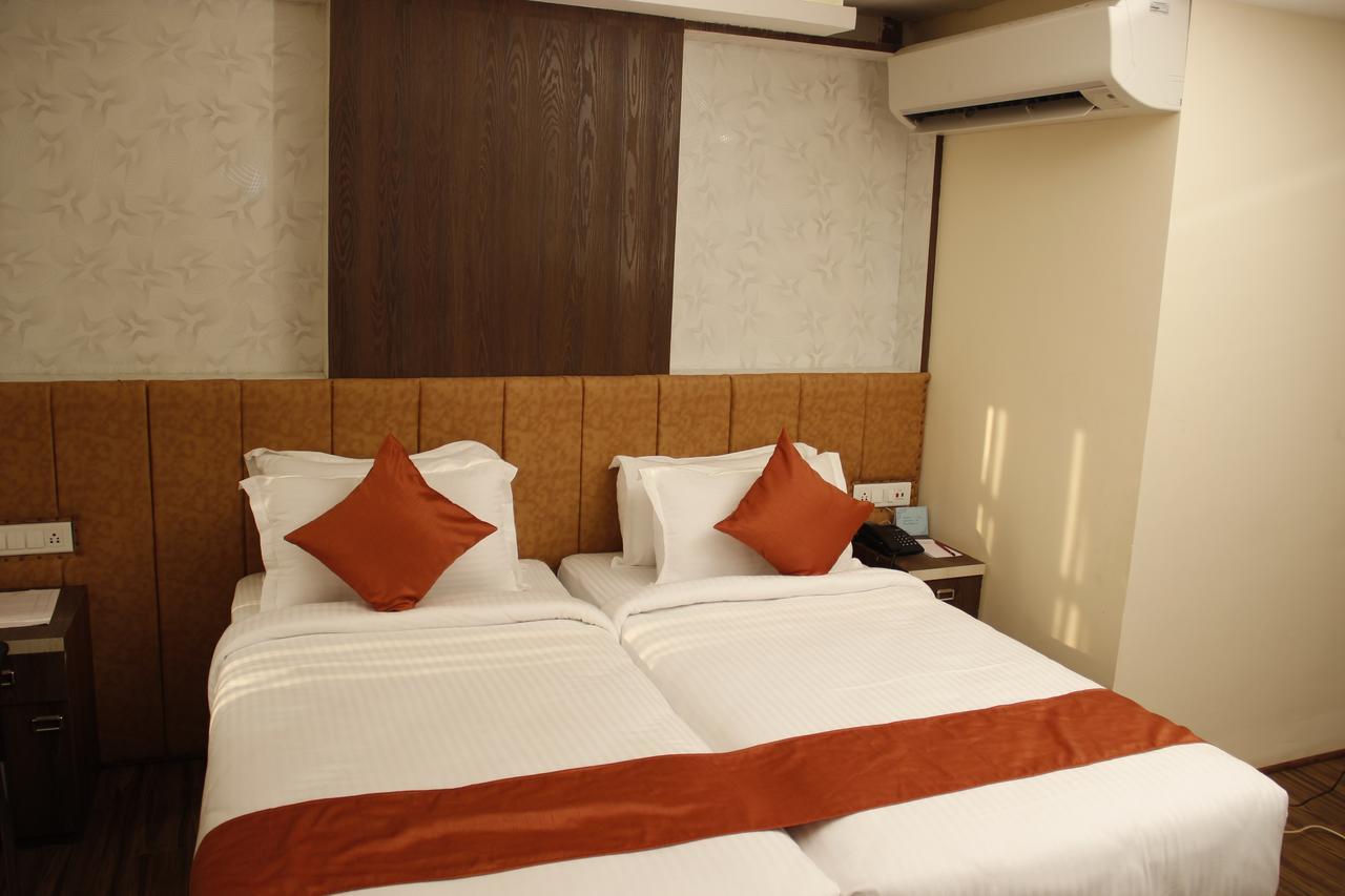 Regenta Inn Larica Kolkata Bagian luar foto